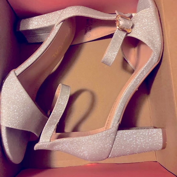 Silver glittery heels - Picture 1 of 4